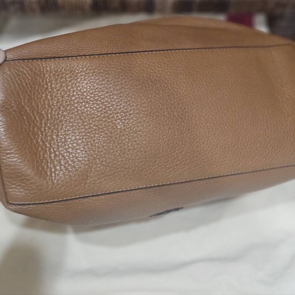 Never used! Tory Burch Taylor HOBO pebbled leather bag w/dust bag - Picture 6 of 8